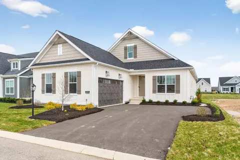 4275 Flamingo Dr, Lewis Center, OH 43035