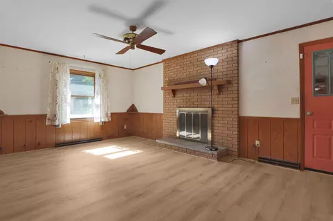 Living - 400 James Ave, Mansfield, OH 44907 photo 3 of 4