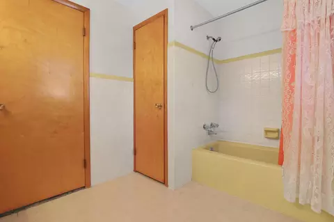 Bath - 400 James Ave, Mansfield, OH 44907 photo 3 of 3