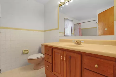Bath - 400 James Ave, Mansfield, OH 44907 photo 2 of 3