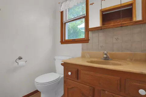 Bath - 400 James Ave, Mansfield, OH 44907 photo 1 of 3