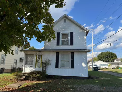 922 Pine St, Coshocton, OH 43812