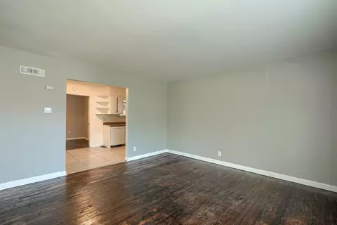 Living - 59 N Everett Ave, Columbus, OH 43213 photo 2 of 10