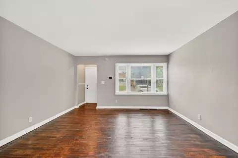 Living - 59 N Everett Ave, Columbus, OH 43213 photo 7 of 10