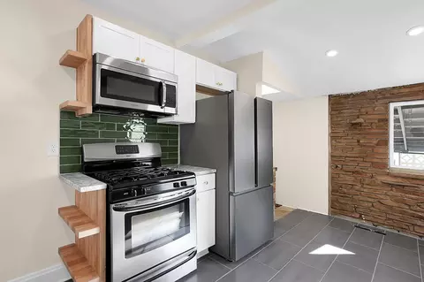Kitchen - 389 E Mithoff St, Columbus, OH 43206 photo 4 of 4