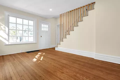 Living - 389 E Mithoff St, Columbus, OH 43206 photo 2 of 2