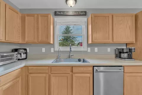 Kitchen - 5710 Boucher Dr, Orient, OH 43146 photo 2 of 4