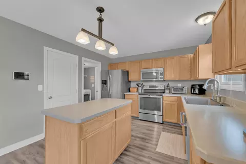 Kitchen - 5710 Boucher Dr, Orient, OH 43146 photo 3 of 4