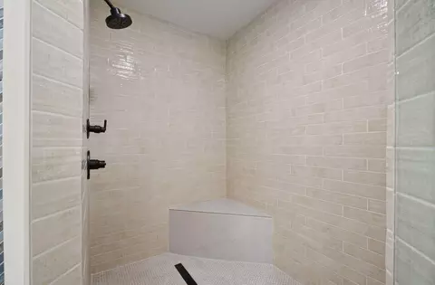 Bath - 4640 Donegal Cliffs Dr, Dublin, OH 43017 photo 3 of 8