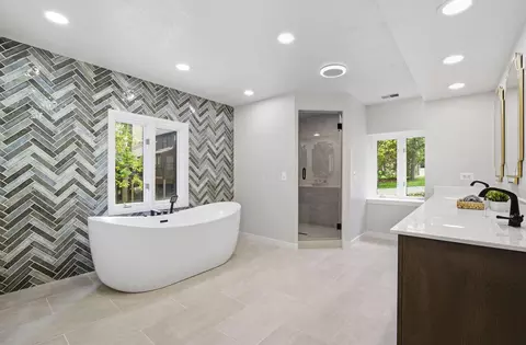Bath - 4640 Donegal Cliffs Dr, Dublin, OH 43017 photo 1 of 8