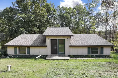 852 Wallace Rd, Little Hocking, OH 45742