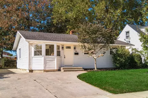 4241 Ashgrove Dr, Grove City, OH 43123