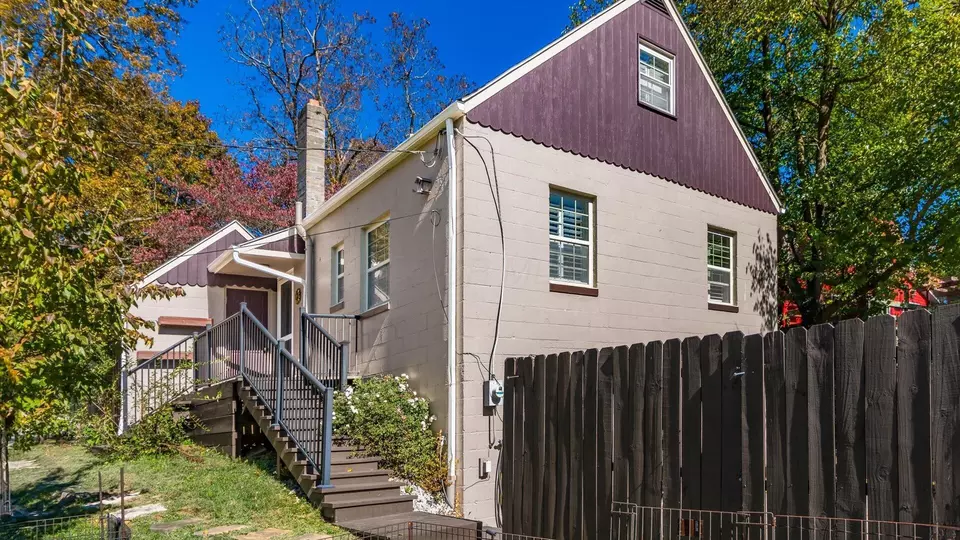 Exterior - 343 W Maple St, Granville, OH 43023 photo 10 of 11