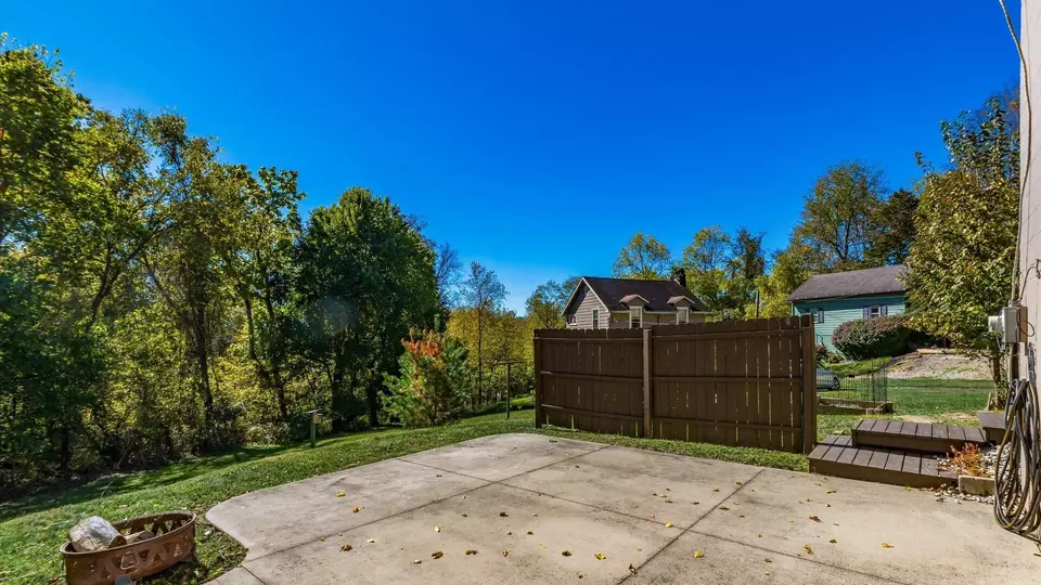 Exterior - 343 W Maple St, Granville, OH 43023 photo 7 of 11