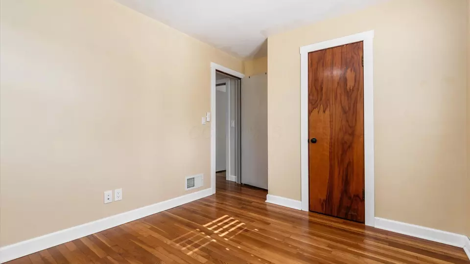 Bedroom - 343 W Maple St, Granville, OH 43023 photo 5 of 8