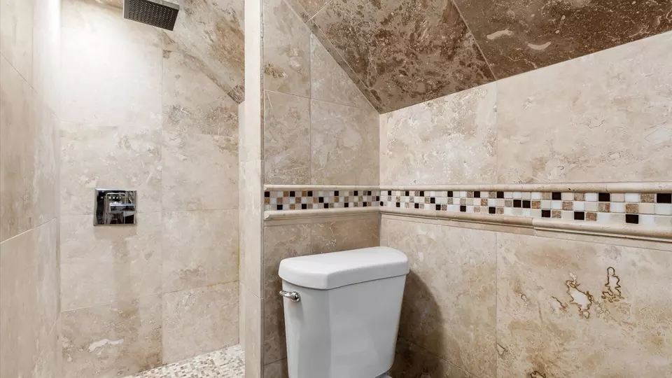 Bath - 343 W Maple St, Granville, OH 43023 photo 2 of 2