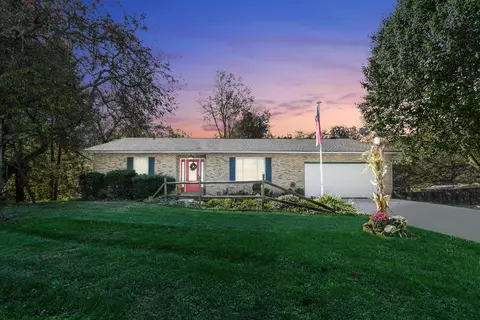 49 Kenwick Cir, Granville, OH 43023