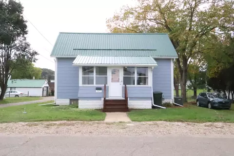 325 Pearl St, Newcomerstown, OH 43832