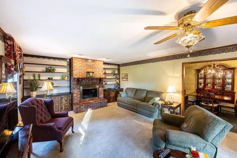 Living - 71 Barb Ave, Heath, OH 43056 photo 4 of 4