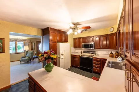 Kitchen - 71 Barb Ave, Heath, OH 43056 photo 2 of 2