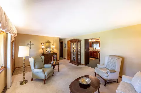 Living - 71 Barb Ave, Heath, OH 43056 photo 2 of 4