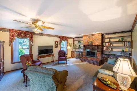 Living - 71 Barb Ave, Heath, OH 43056 photo 3 of 4