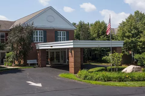 5935 N High St #221, Worthington, OH 43085