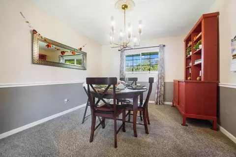 Dining - 26 Thomaston Trl, Springfield, OH 45503 photo 2 of 3