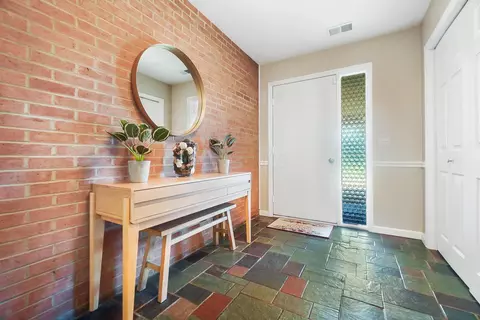 Entry Way - 26 Thomaston Trl, Springfield, OH 45503 photo 2 of 10