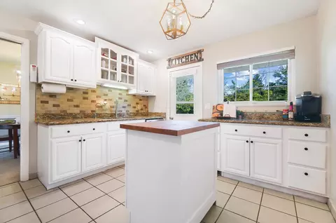 Kitchen - 26 Thomaston Trl, Springfield, OH 45503 photo 1 of 6