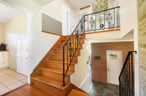 Entry Way - 26 Thomaston Trl, Springfield, OH 45503 photo 7 of 10