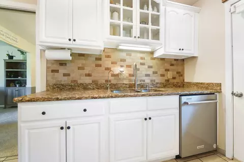 Kitchen - 26 Thomaston Trl, Springfield, OH 45503 photo 2 of 6