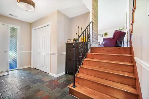 Entry Way - 26 Thomaston Trl, Springfield, OH 45503 photo 5 of 10