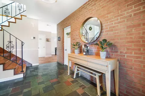 Entry Way - 26 Thomaston Trl, Springfield, OH 45503 photo 3 of 10
