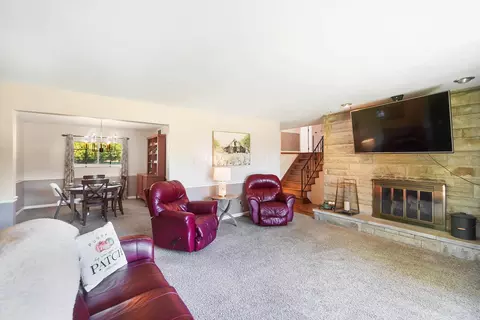Living - 26 Thomaston Trl, Springfield, OH 45503 photo 8 of 8