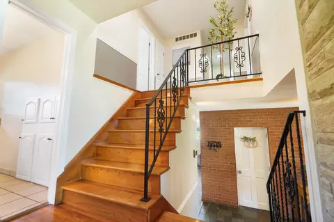 Entry Way - 26 Thomaston Trl, Springfield, OH 45503 photo 9 of 10