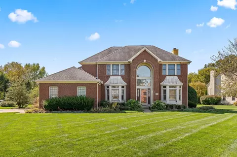 1497 Harrison Pond Dr, New Albany, OH 43054