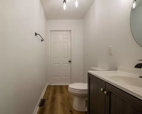 Bath - 1408 E Wheeling St, Lancaster, OH 43130 photo 1 of 12