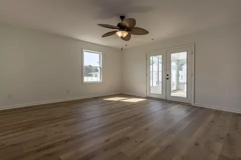 Living - 1408 E Wheeling St, Lancaster, OH 43130 photo 5 of 6
