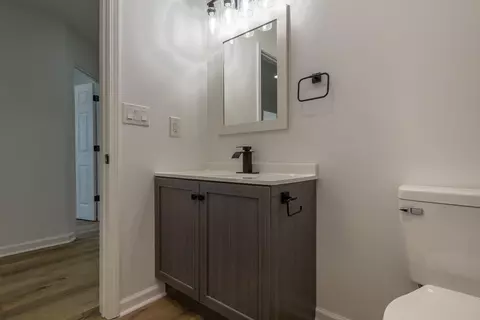 Bath - 1408 E Wheeling St, Lancaster, OH 43130 photo 11 of 12