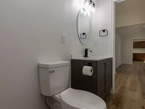 Bath - 1408 E Wheeling St, Lancaster, OH 43130 photo 2 of 12