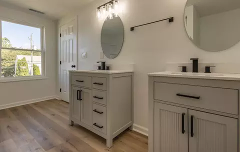 Bath - 1408 E Wheeling St, Lancaster, OH 43130 photo 5 of 12