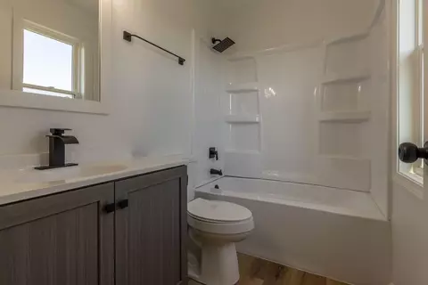 Bath - 1408 E Wheeling St, Lancaster, OH 43130 photo 12 of 12