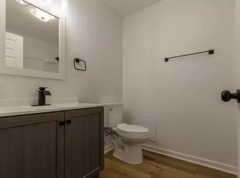 Bath - 1408 E Wheeling St, Lancaster, OH 43130 photo 9 of 12
