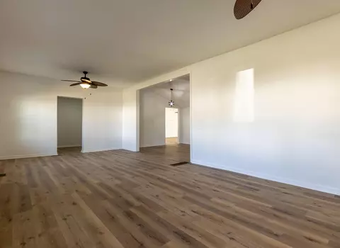Living - 1408 E Wheeling St, Lancaster, OH 43130 photo 2 of 6