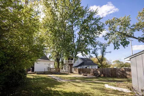 Exterior - 229 E William St, Delaware, OH 43015 photo 5 of 10