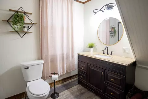 Bath - 229 E William St, Delaware, OH 43015 photo 1 of 2