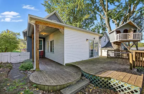 Exterior - 229 E William St, Delaware, OH 43015 photo 3 of 10