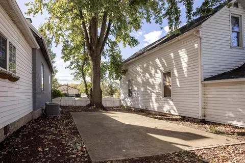 Exterior - 229 E William St, Delaware, OH 43015 photo 7 of 10