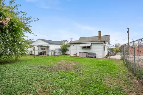 Exterior - 551 E Main St, Circleville, OH 43113 photo 7 of 13